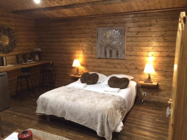 Gites Les Chalets Vezzani Spa Exterior photo